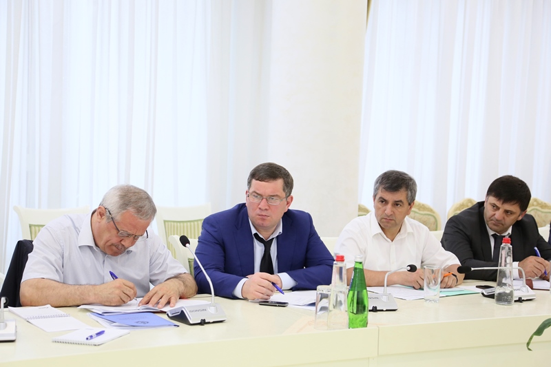 Премьер-министр Дагестана провел встречу с главами муниципалитетов республики
