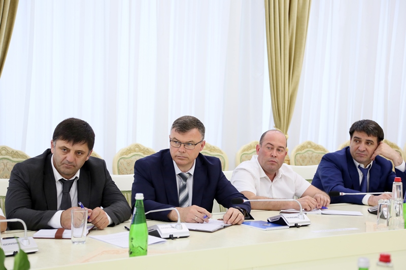 Премьер-министр Дагестана провел встречу с главами муниципалитетов республики