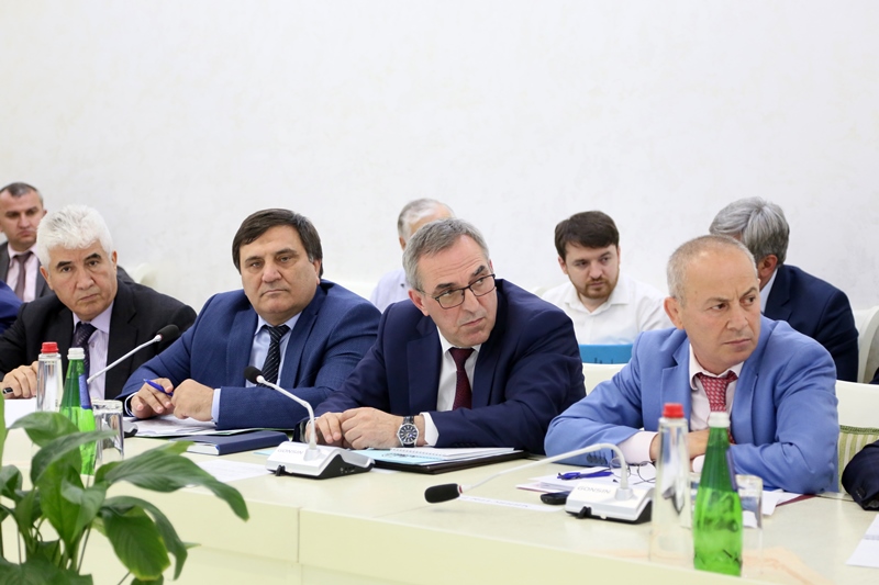Премьер-министр Дагестана провел встречу с главами муниципалитетов республики