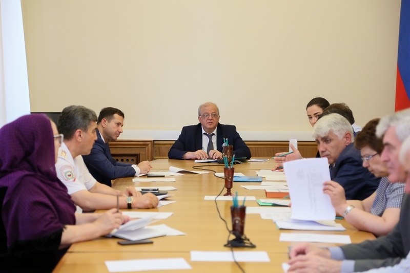 Вопросы подготовки пляжей к купальному сезону обсудили в Правительстве РД