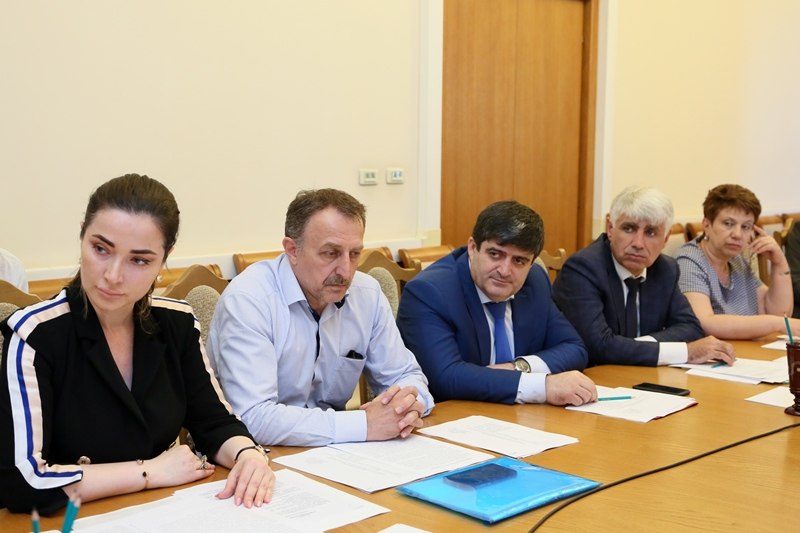 Вопросы подготовки пляжей к купальному сезону обсудили в Правительстве РД