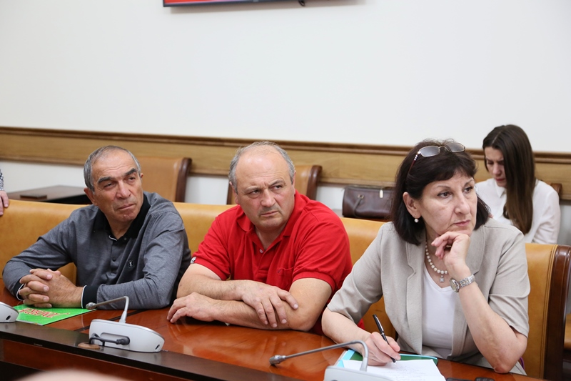 Организацию переработки сельхозпродукции на предприятиях Дагестана обсудили в Правительстве республики