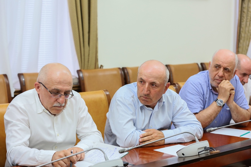 Организацию переработки сельхозпродукции на предприятиях Дагестана обсудили в Правительстве республики