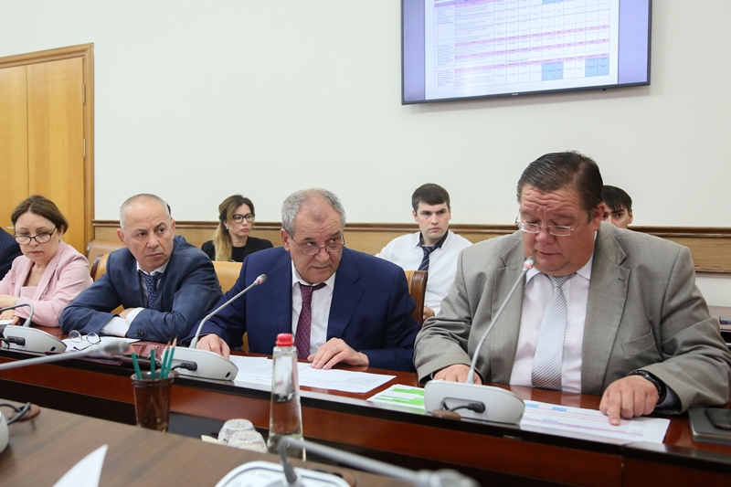 В Правительстве Дагестана обсудили реализацию госпрограмм