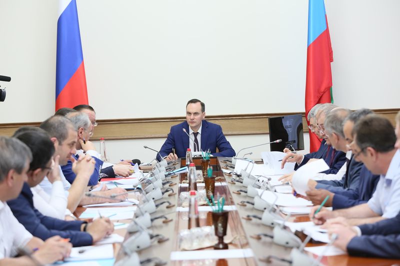 Председателю Правительства РД доложили о ходе реализации республиканских программ