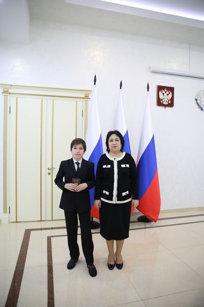 Уммупазиль Омарова провела торжественное вручение паспортов дагестанским школьникам