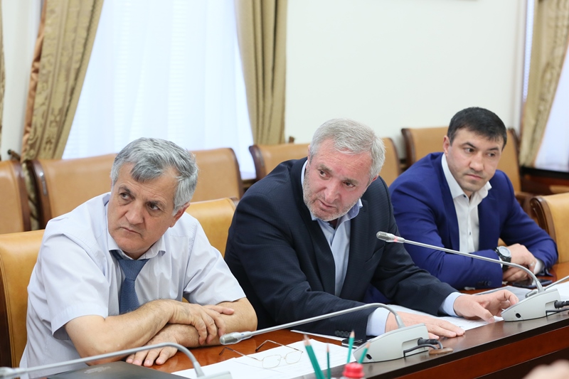 Артём Здунов провел совещание по вопросам освоения средств, выделенных на реализацию госпрограмм