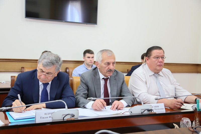 Вопросы по переселению граждан из аварийного жилищного фонда в РД обсудили в Правительстве региона