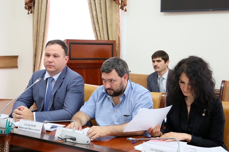 Вопросы по переселению граждан из аварийного жилищного фонда в РД обсудили в Правительстве региона