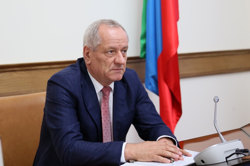 Рамазан Алиев провел заседание по вопросам уплаты налоговых платежей предприятиями строительной отрасли РД