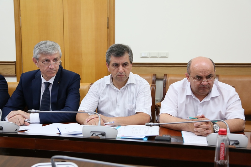 В Правительстве Дагестана обсуждены меры по исполнению государственных гарантий
