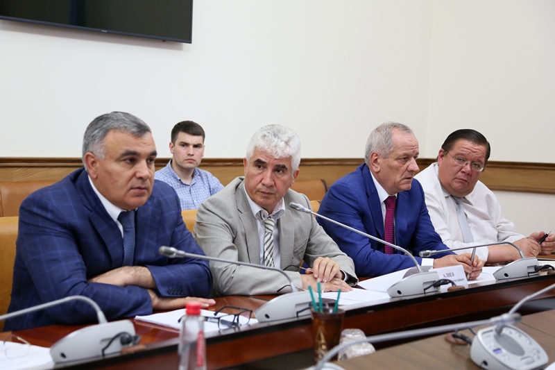 В Правительстве Дагестана обсуждены меры по исполнению государственных гарантий