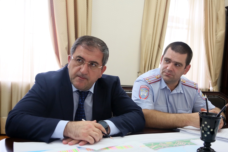 Рамазан Алиев провел совещание по мерам обеспечения  поступлений дополнительных налоговых доходов в консолидированный бюджет РД