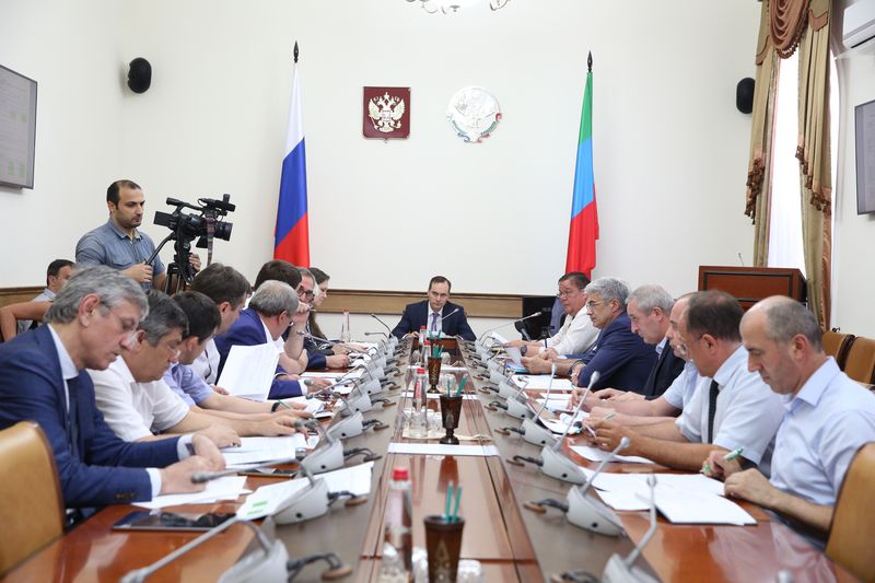 Освоение средств, предоставленных на реализацию мероприятий госпрограмм РФ, обсудили в Правительстве Дагестана