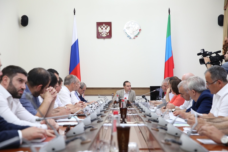 Вопросы по завершению мероприятий программы по переселению граждан из аварийного жилищного фонда обсудили в Правительстве РД