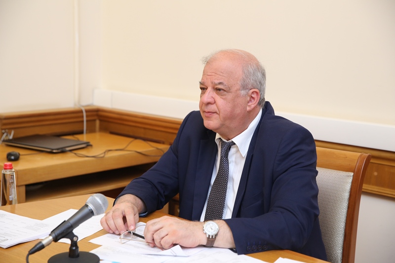 Анатолий Карибов провел совещание по вопросам летней оздоровительной кампании для детей в 2018 году