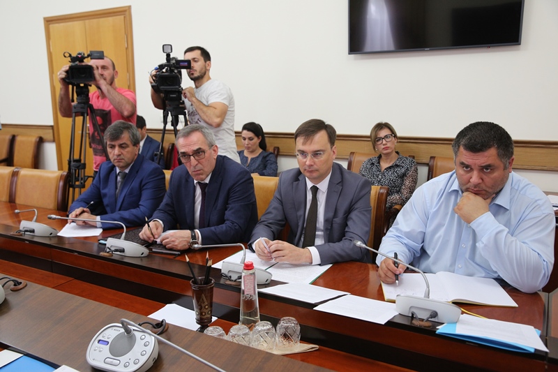 Обсужден ход проведения работ по подключению к сети Интернет медицинских организаций Дагестана
