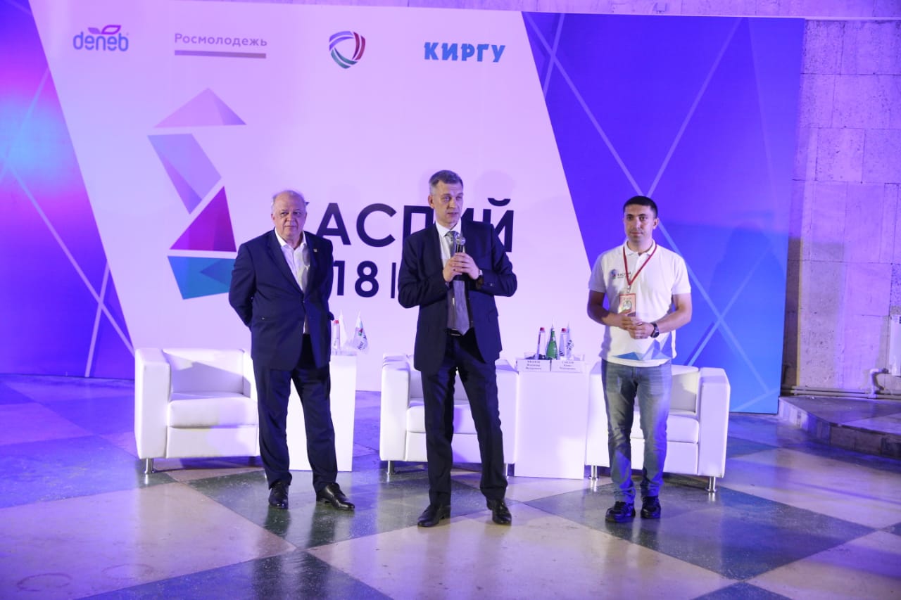 Владимир Иванов посетил Международный форум «Каспий – 2018» и VI Российский интернет-форум «Кавказ»