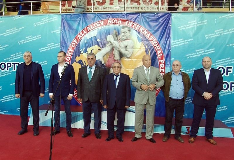 Артём Здунов принял участие в торжественном открытии 50-го международного турнира по вольной борьбе имени Али Алиева в Каспийске