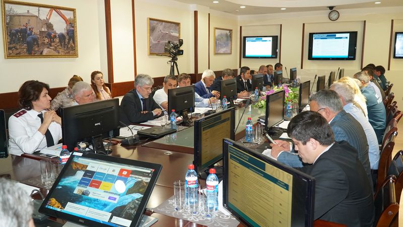 Рамазан Джафаров провел заседание Комиссии при Главе РД по предупреждению и ликвидации ЧС и обеспечению пожарной безопасности