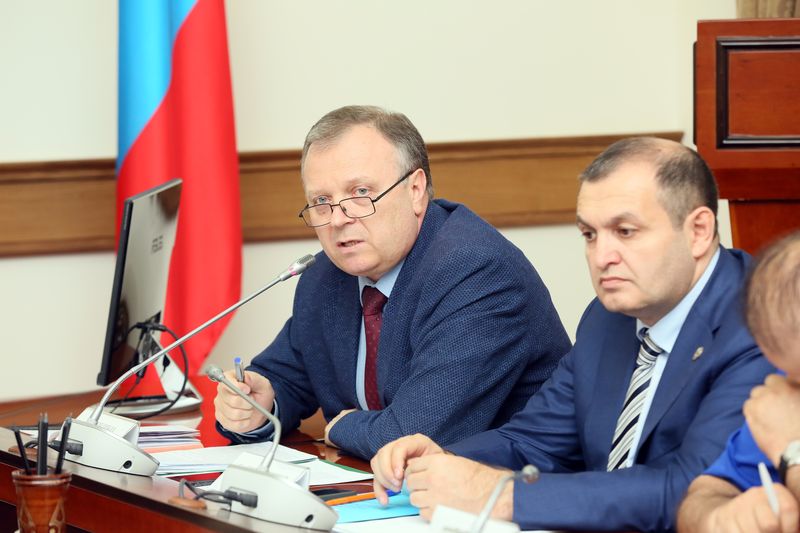 Под руководством Артёма Здунова обсудили развитие топливно-энергетического комплекса Дагестана