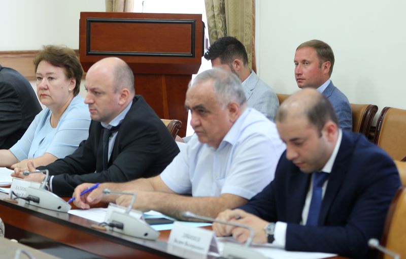Артём Здунов предупредил глав муниципалитетов и министерства об ответственности за здоровье детей