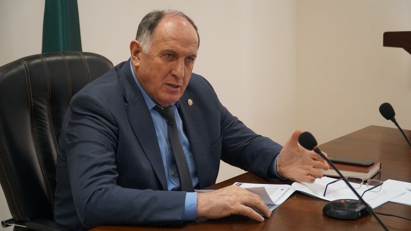 Абдулмуслим Абдулмуслимов провел ряд рабочих встреч