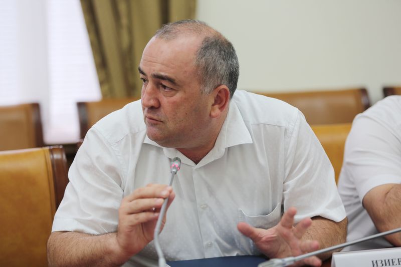 Артём Здунов призвал активизировать работу по развитию топливно-энергетического комплекса Дагестана