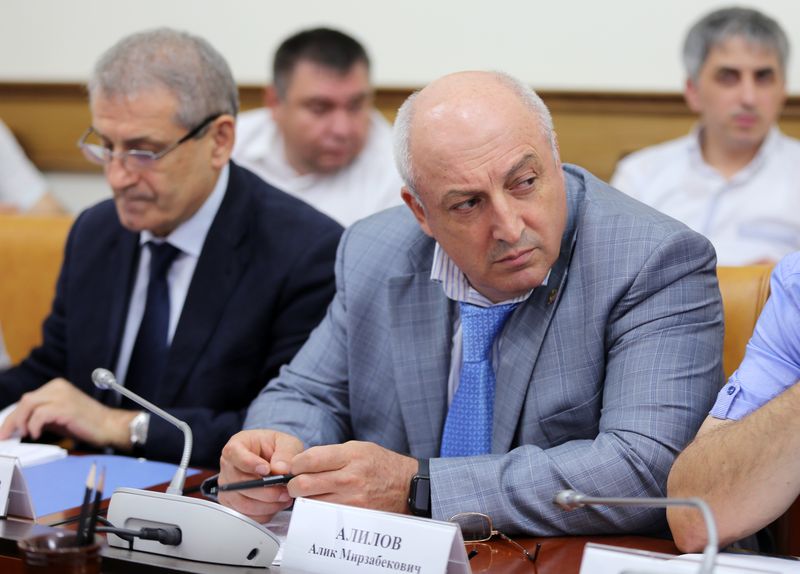 Артём Здунов призвал активизировать работу по развитию топливно-энергетического комплекса Дагестана