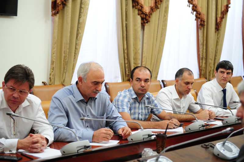 Правительством Дагестана обсужден вопрос подключения социально значимых объектов к сети «Интернет»