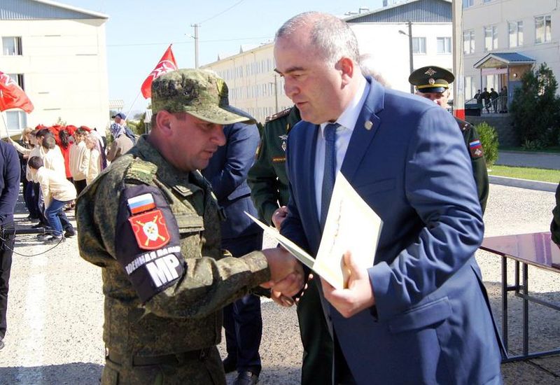 Рамазан Джафаров поздравил батальон военной полиции 136-й мотострелковой бригады с возвращением на родину