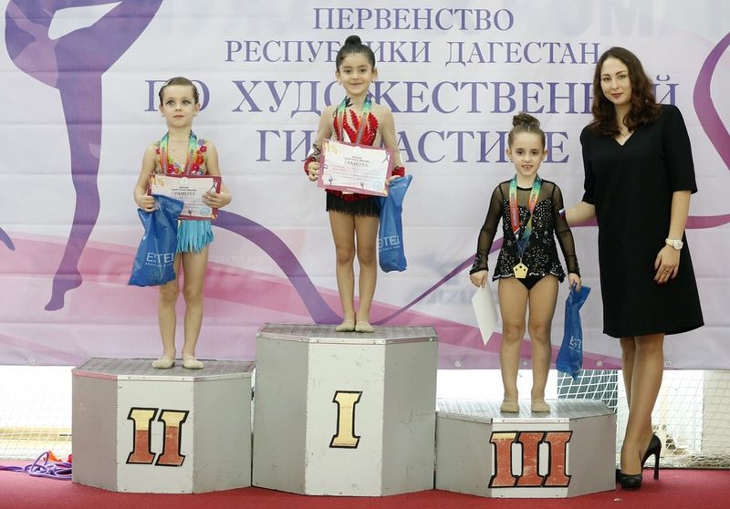 Анатолий Карибов открыл первое первенство Дагестана по художественной гимнастике