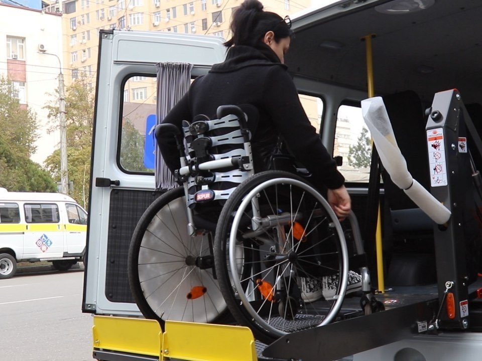 Учреждениям социального развития Дагестана вручили ключи от автомобилей в рамках проекта «Старшее поколение»