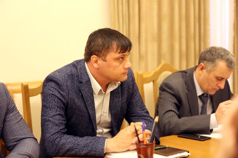 Абдулмуслим Абдулмуслимов дал указание главам муниципалитетов построить приюты для содержания бездомных животных