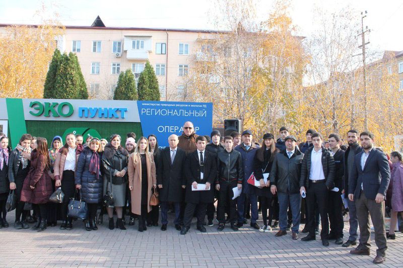 Абдулмуслим Абдулмуслимов принял участие в открытии Экопункта по сбору вторсырья в Избербаше