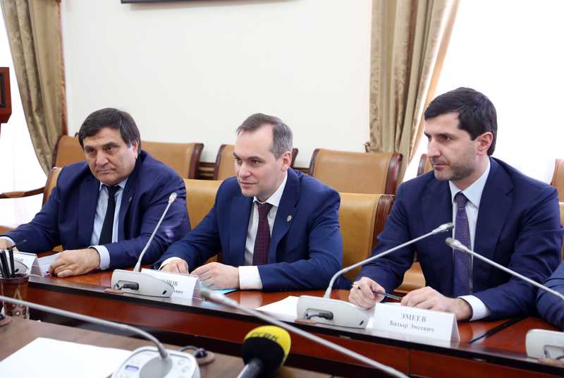 В Правительстве Дагестана обсудили производство контрольно-кассовых терминалов
