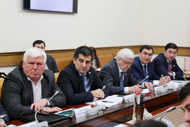 Артём Здунов обсудил с руководством платёжной системы «Мир» вопросы развития безналичных платежей в Дагестане