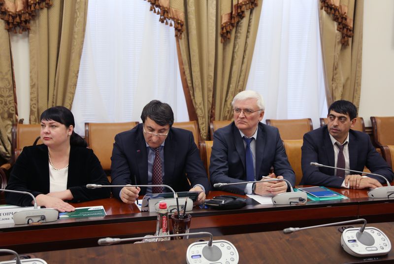 Артём Здунов обсудил с руководством платёжной системы «Мир» вопросы развития безналичных платежей в Дагестане