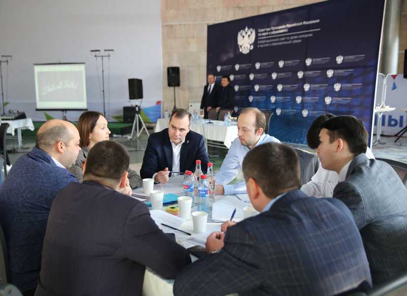 Артём Здунов принял участие в заседании Координационного совета по делам молодежи в научной и образовательной сферах