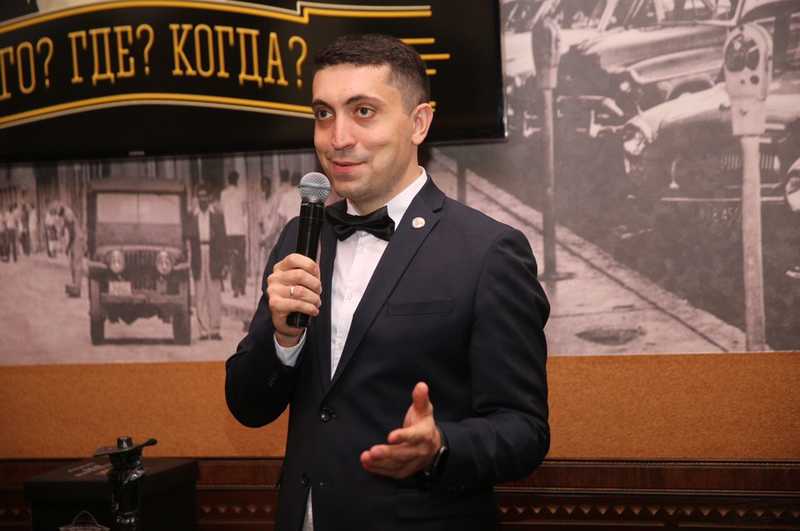 Артём Здунов посетил интеллектуальный клуб «ЧТО? ГДЕ? КОГДА?» в Дагестане