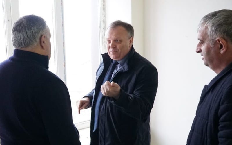 Владимир Лемешко посетил школу-долгострой в Магарамкентском районе