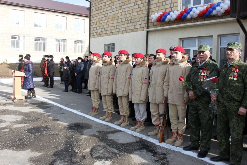 В Дагестане торжественно открыли памятник Герою России Магомеду Нурбагандову