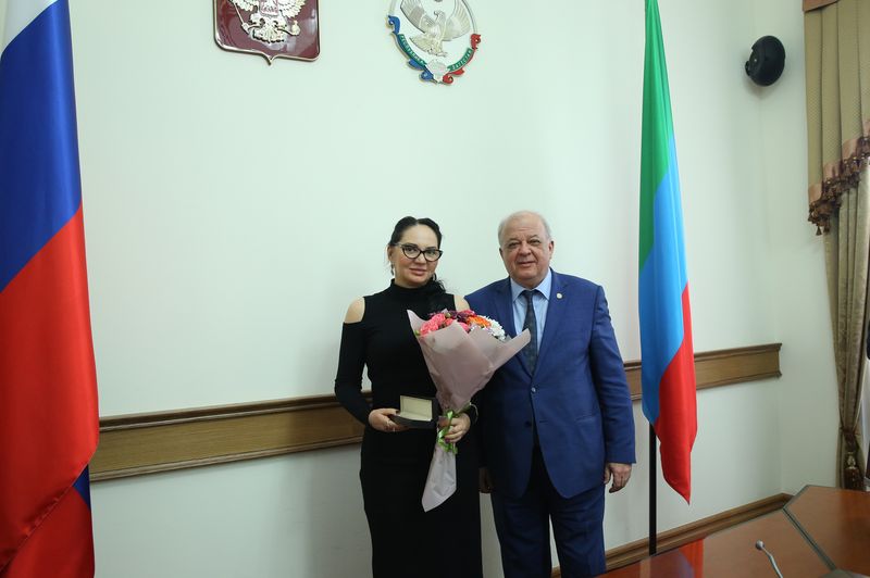 Анатолий Карибов вручил государственные награды дагестанцам