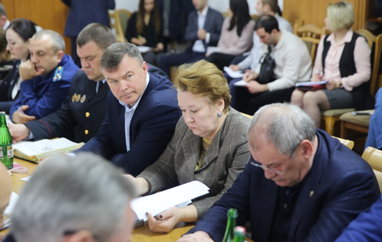 Артём Здунов провел оперативное совещание в Кизляре по поводу вспышки кишечной инфекции