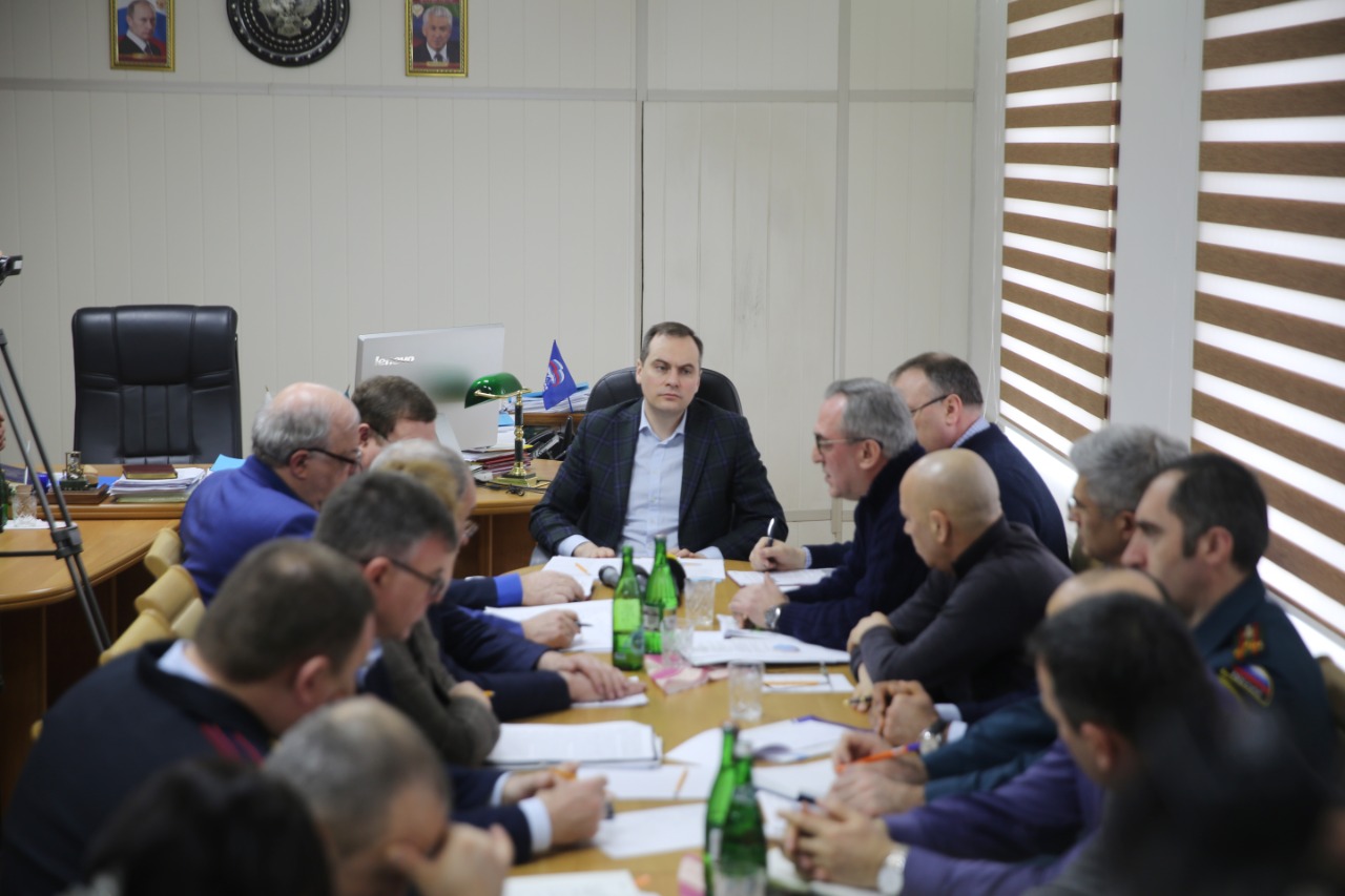 Артём Здунов провел оперативное совещание в Кизляре по поводу вспышки кишечной инфекции