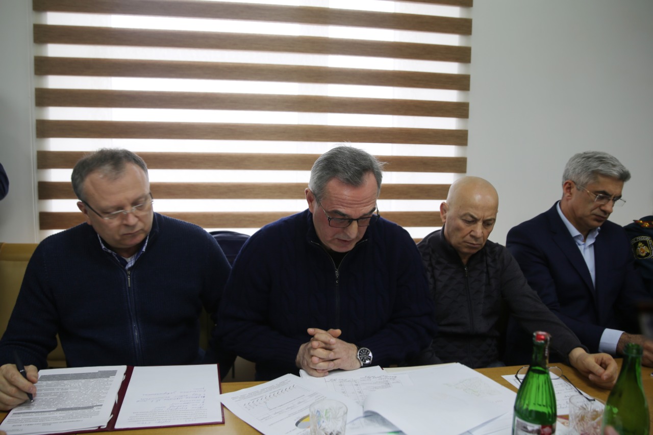 Артём Здунов провел оперативное совещание в Кизляре по поводу вспышки кишечной инфекции
