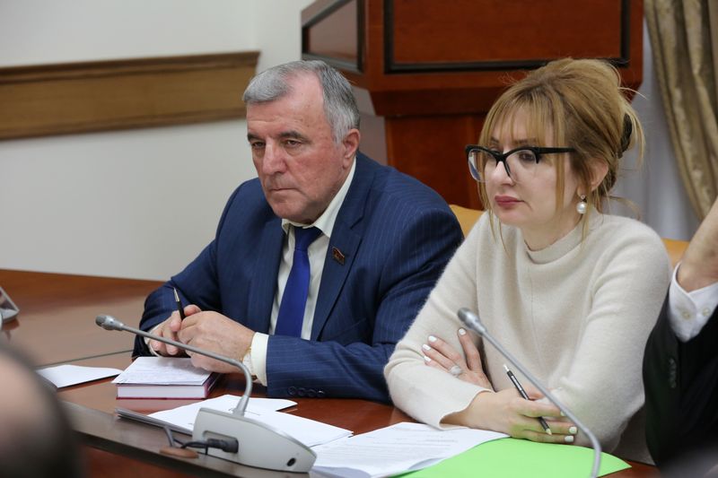 Под руководством Артёма Здунова обсуждены вопросы обеспечения эффективности деятельности ГУПов Дагестана