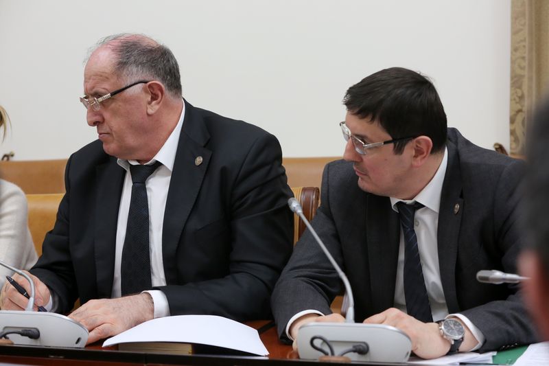 Под руководством Артёма Здунова обсуждены вопросы обеспечения эффективности деятельности ГУПов Дагестана