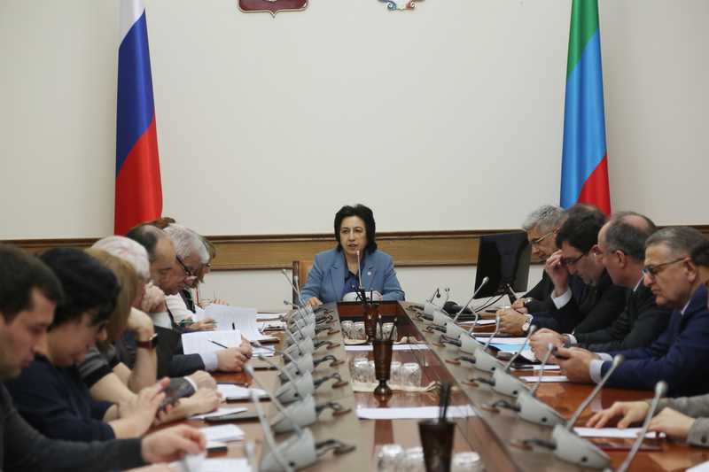 Под руководством Уммупазиль Омаровой обсуждена реализация нацпроекта «Образование»