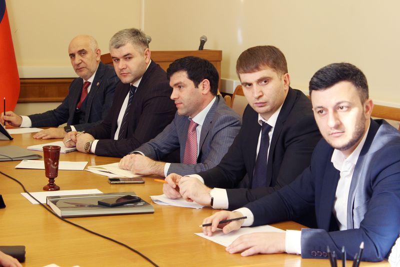 Вопросы организации презентации ИАС «Земфонд», ортофотоплана города Махачкалы и центра аэрофотосъемки по земельному надзору, обсудили в Правительстве Дагестана